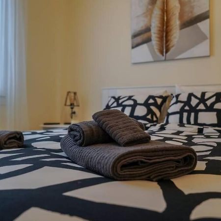 Modern Apartment In The City Center Ioannina Bagian luar foto
