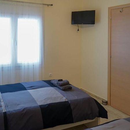 Modern Apartment In The City Center Ioannina Bagian luar foto