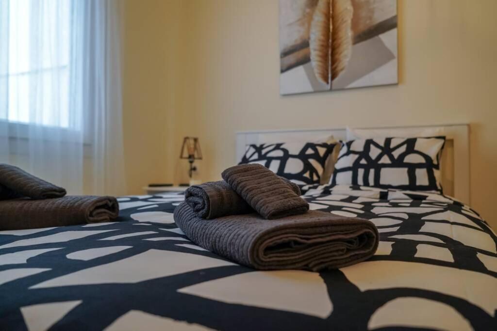 Modern Apartment In The City Center Ioannina Bagian luar foto
