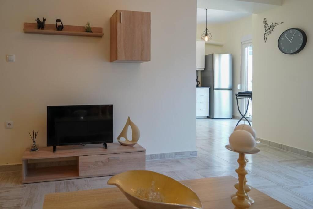 Modern Apartment In The City Center Ioannina Bagian luar foto