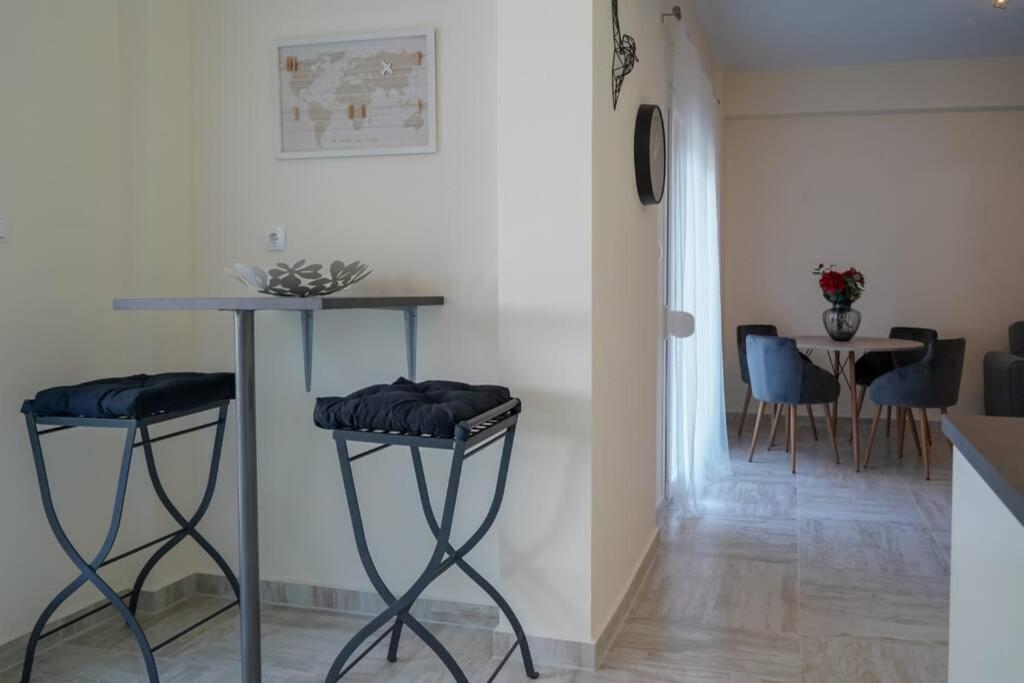 Modern Apartment In The City Center Ioannina Bagian luar foto
