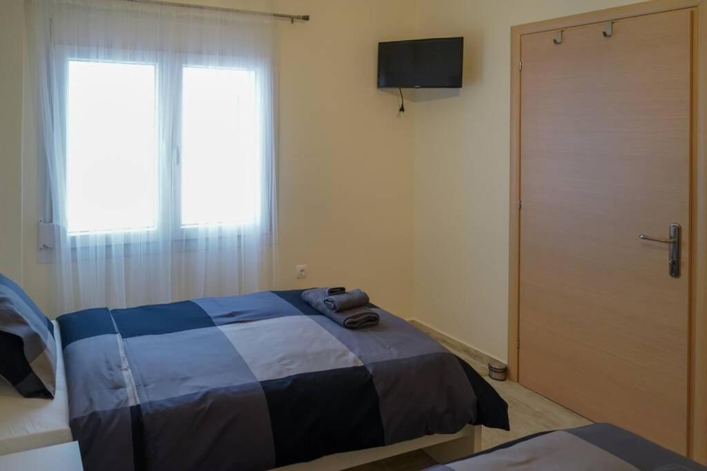 Modern Apartment In The City Center Ioannina Bagian luar foto